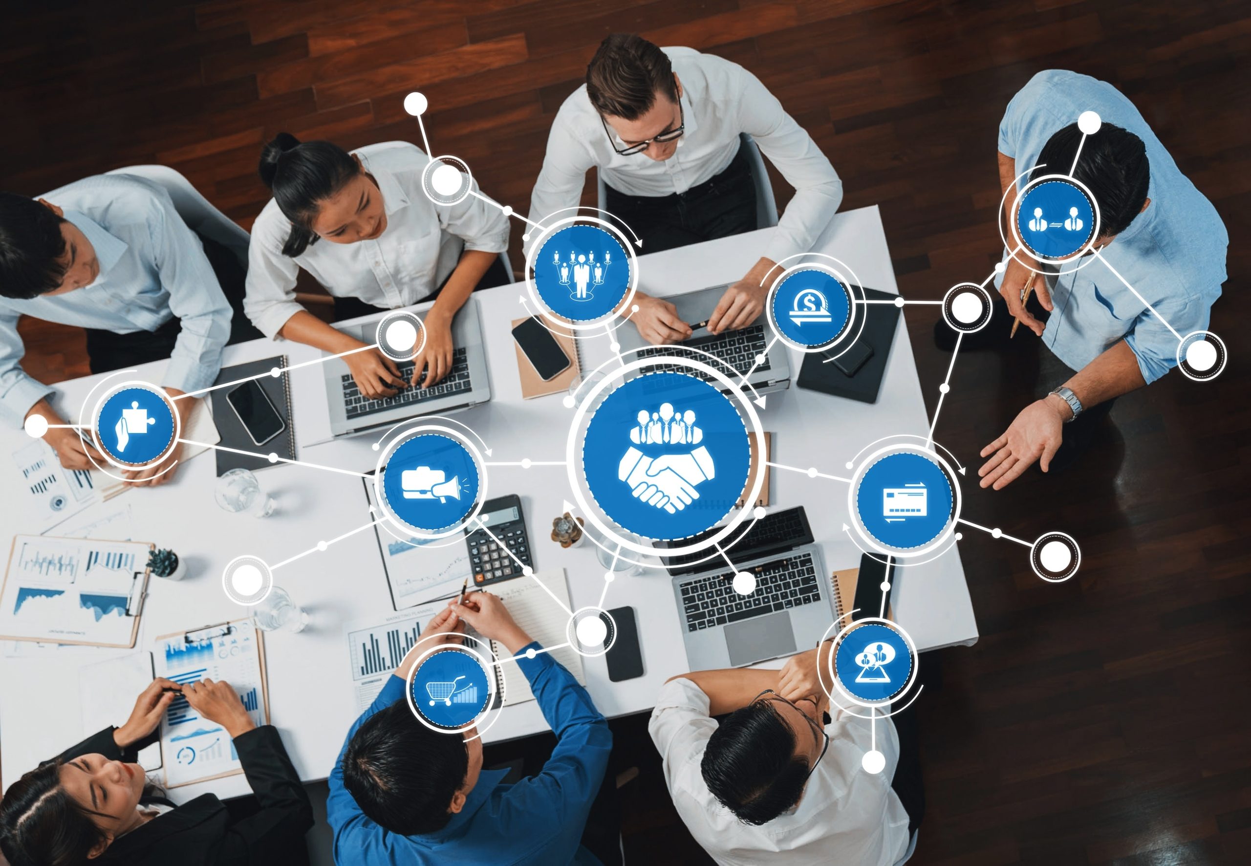 Engaging,Team,Meeting,Where,Professionals,Utilize,Technology,For,Data,Analysis